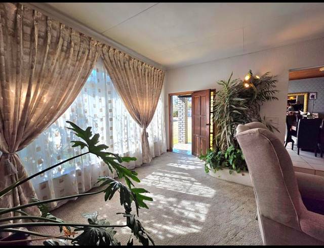 4 BEDROOM HOUSE FOR SALE IN FREEWAY PARK